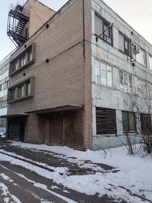 Производственный цех,помещения в админздании,район Южной проходной.