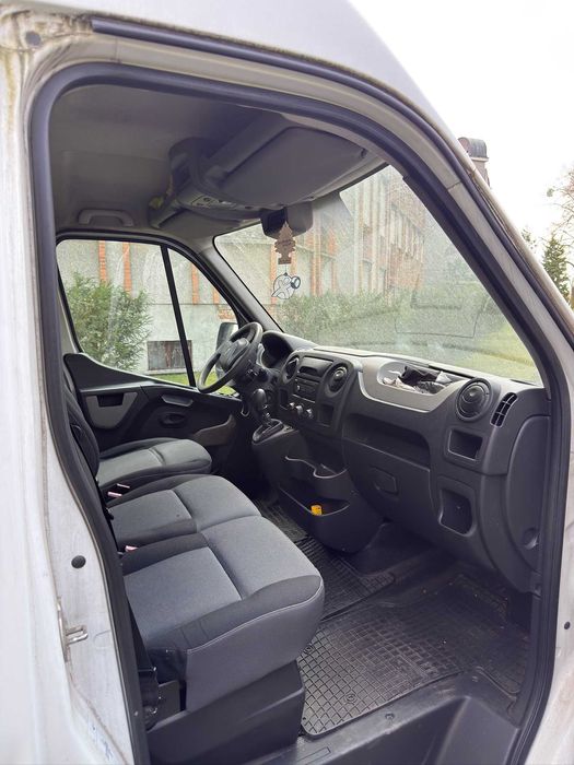 Wynajem busa dostawczego Renault Master | Zabrze i okolice