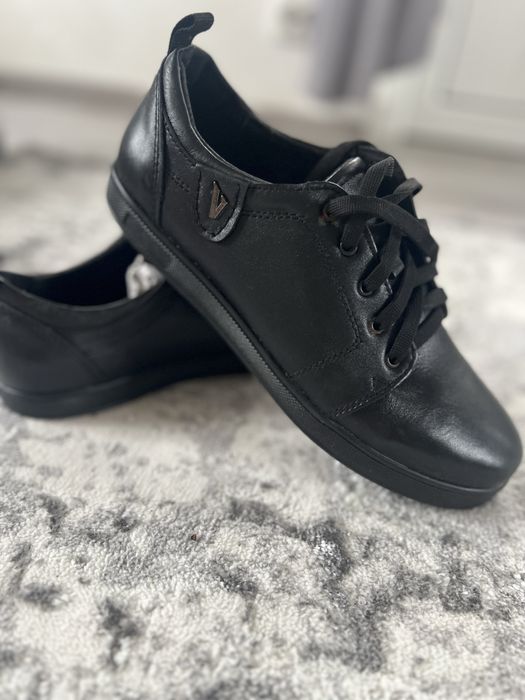 Чоловічі шкіряні туфлі