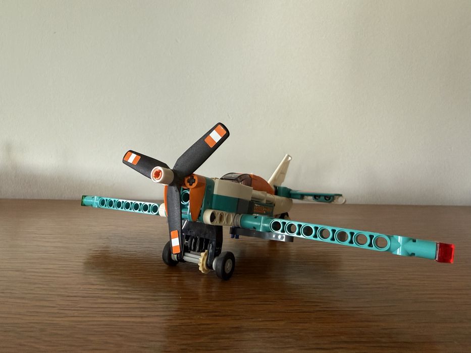 LEGO Technic Samolot Wyścigowy 42117