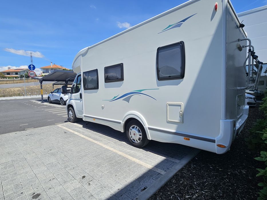 Autocaravana perfilada 2 camas sempre feitas 6 dormidas  4 lugares 68 Mil kms
