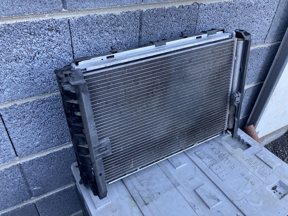 BMW e87 e90 e91 e84 n43 n45 46 komplet chłodnic z wentylatorem BENZYNA