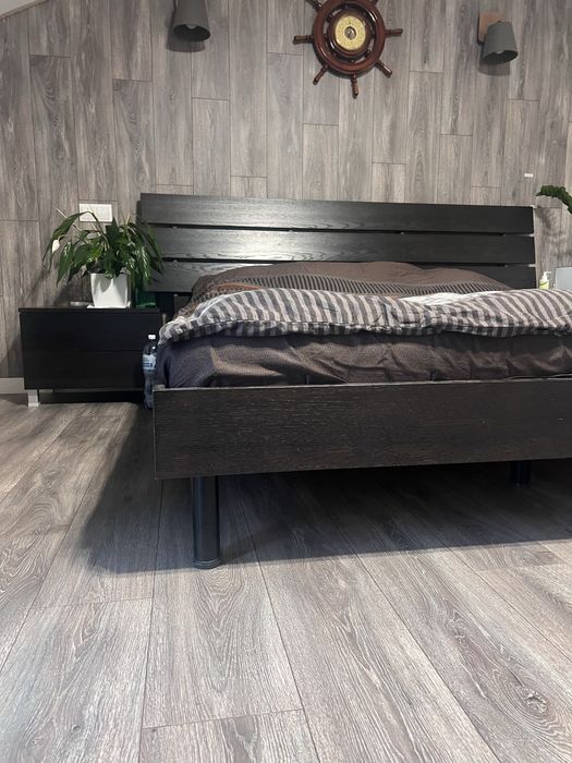 Продам ліжко та 2 тумби