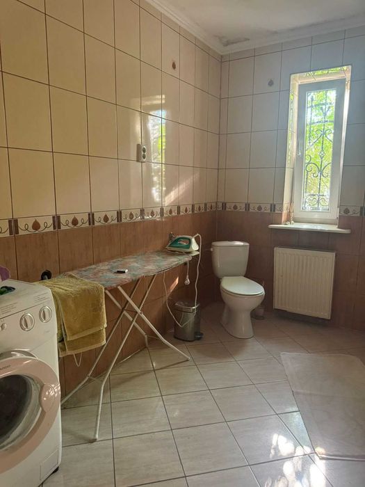 Житловий будинок та земельна ділянка 10 сот., м. Жовква