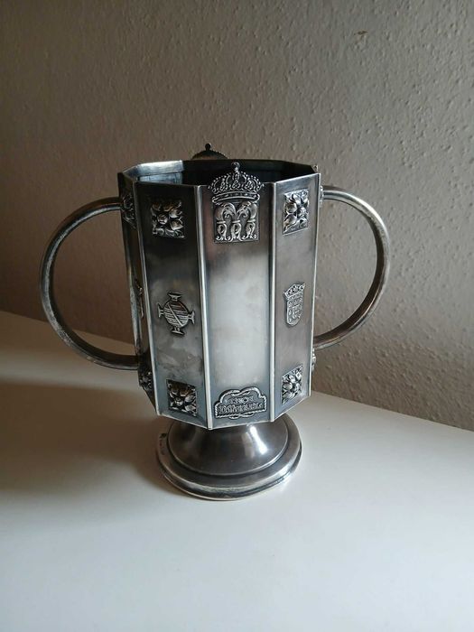 TAÇA  em prata “700 g”, “decoração”, “histórica”, “coleção”.