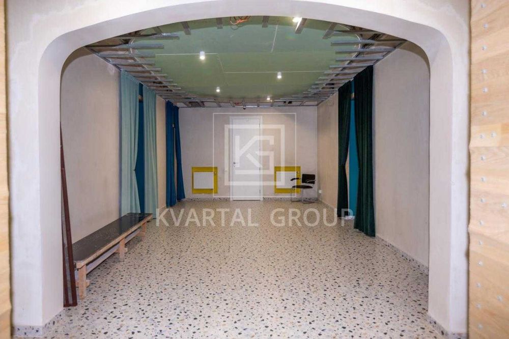 Продаж шикарного величезного будинку з власним озером