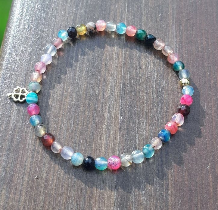 Bransoletka z kamieni półszlachetnych z zawieszką