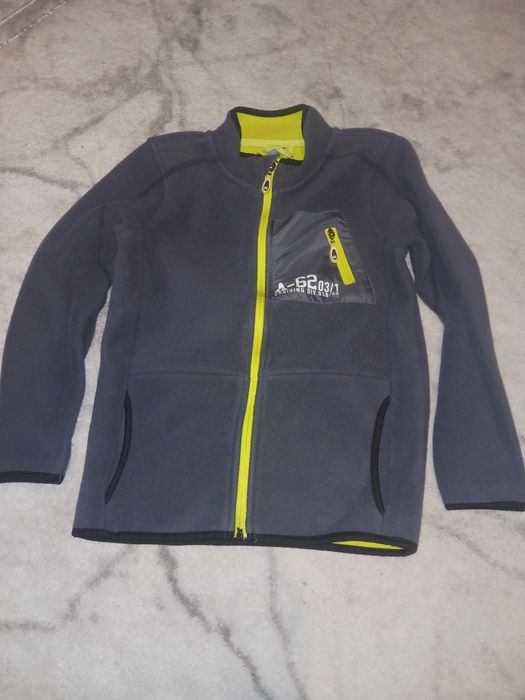 Sprzedam bluzę chłopięcą polarową rozm 122