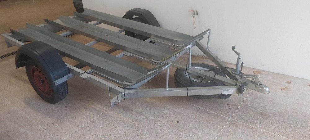 Atrelado para 3 motas