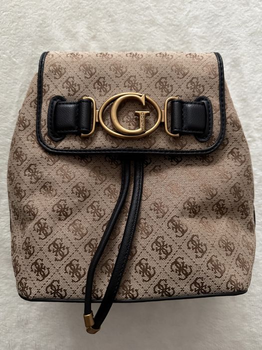 Жіночий рюкзак Guess