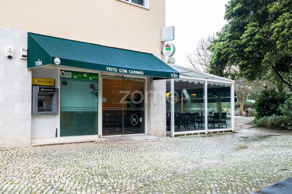Espaço Comercial em Algés–Miraflores