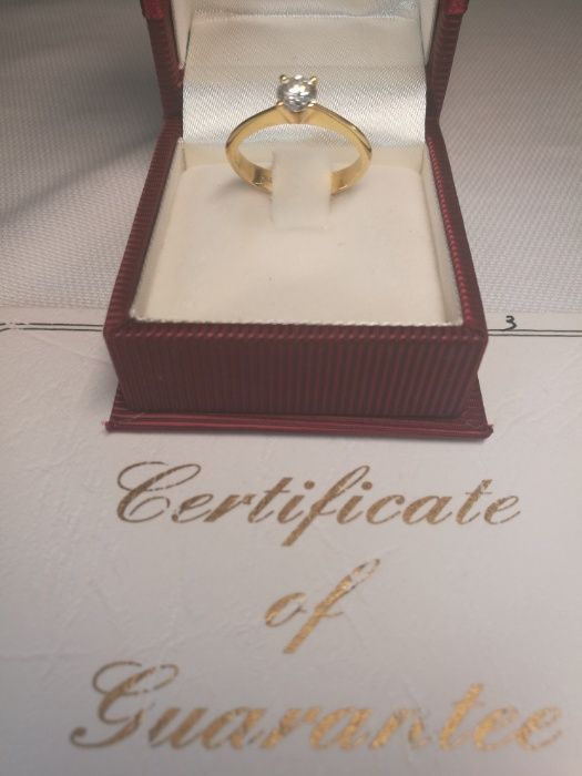 Pierścionek z brylantem złoto-18ct próba 750 brylant 0.44 ct