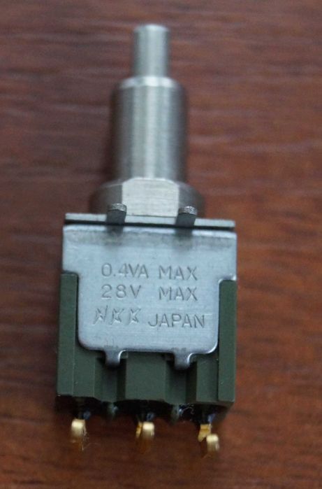 Перемикач кнопковий, однополюсний ВКЛ-ВКЛ. NKK Switches MB-2065