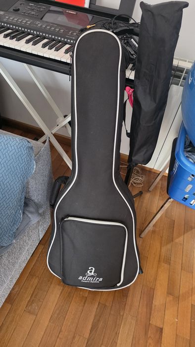 Guitarra clássica Admira Rosario nova