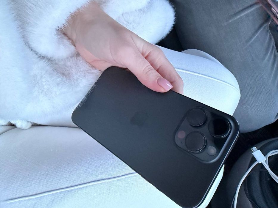 Айфон 15 про мах 256гб в идеальном состоянии