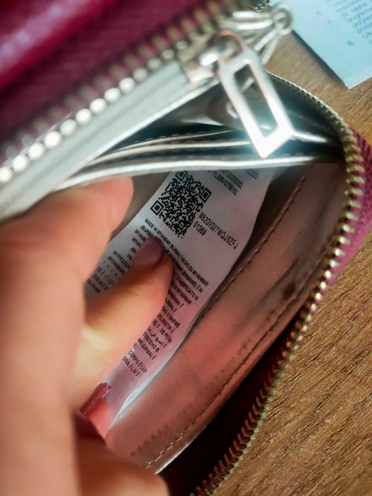 Portfel damski skórzany Guess