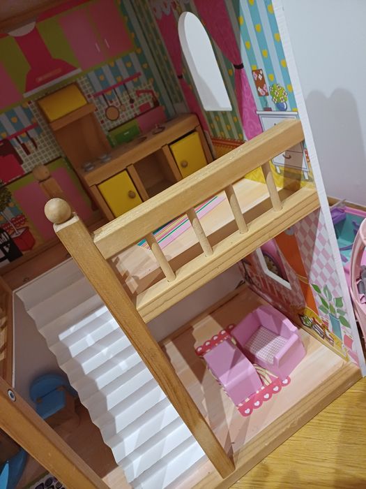 Domek dla lalek z wyposażeniem