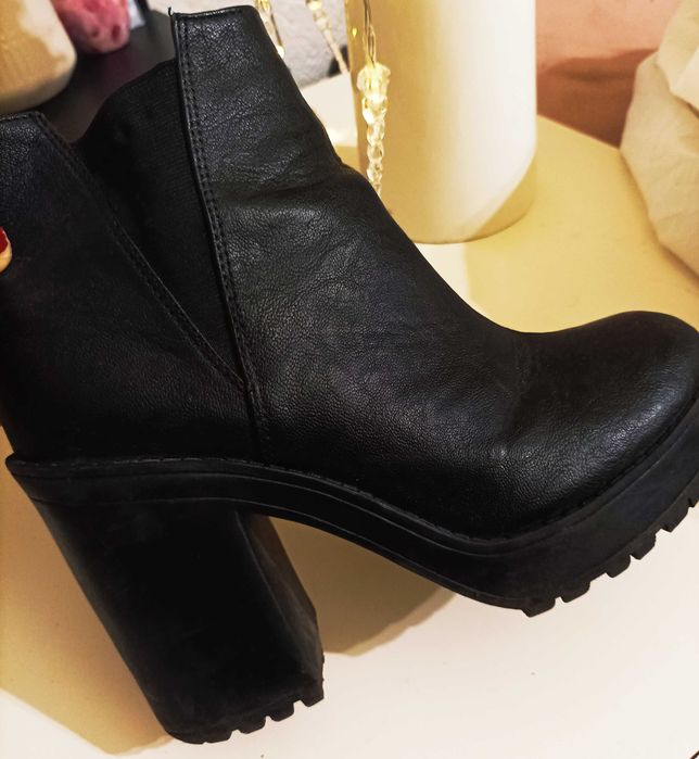 Buty czarne na koturnie,nowe, rozm.38/39