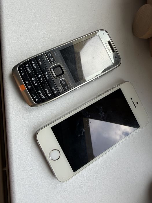 Nokia e52 i iphone 5