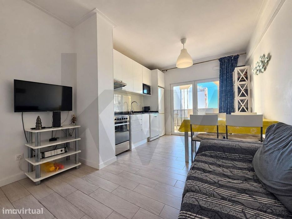 Apartamento T1+1 com vista para o mar, a 3 minutos a pé da Praia da Ro