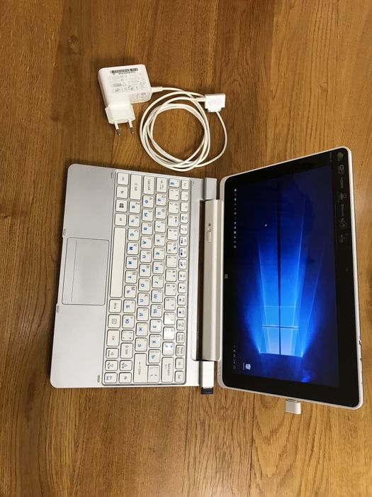 Планшет з клавіатурою Acer Iconia W 510