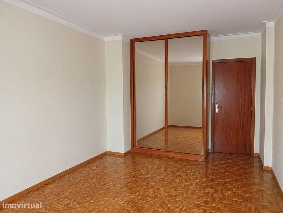 T1 + 1 Trv. Monsanto / Arca D'Água / Amial C/ lugar de garagem