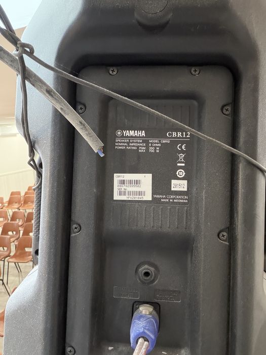 Yamaha CBR12 – Par de Colunas Passivas 12" (700W)