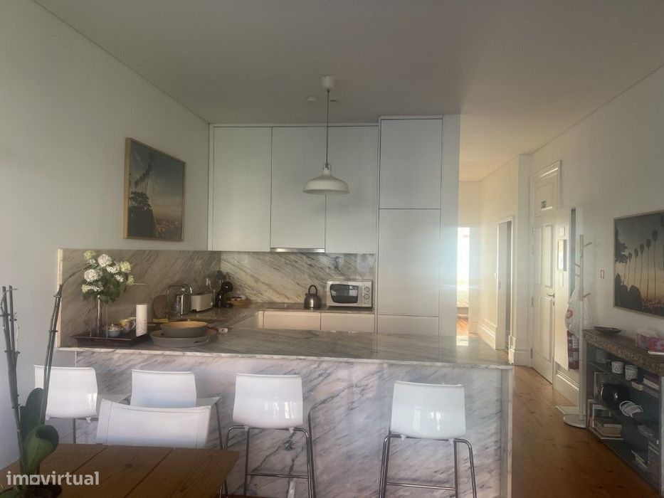 Apartamento T2, com jardim e garagem, no centro do Porto