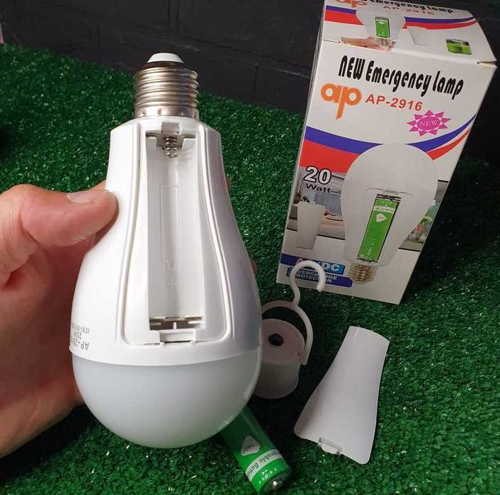 Аварийная лампа с функцией переносного фонаря и съемным аккумулятором