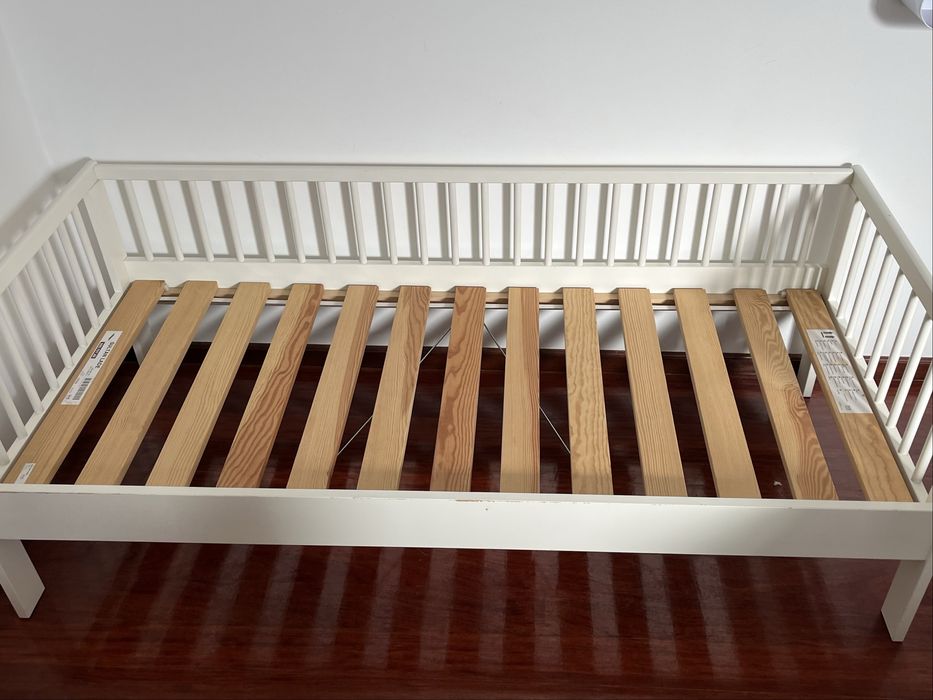 Cama de criança ikea branca com colchão