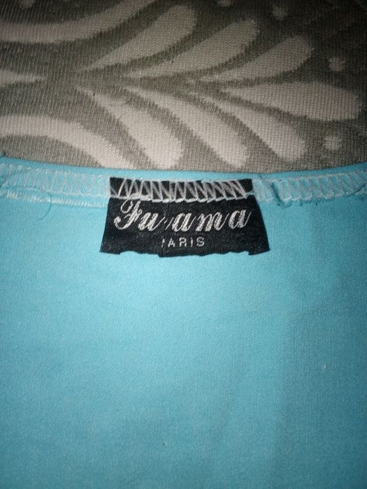 Top sem mangas azul "Fu ama Paris" com bainha de franjas