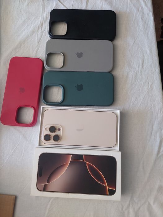 Iphone 16 Pro Max dourado