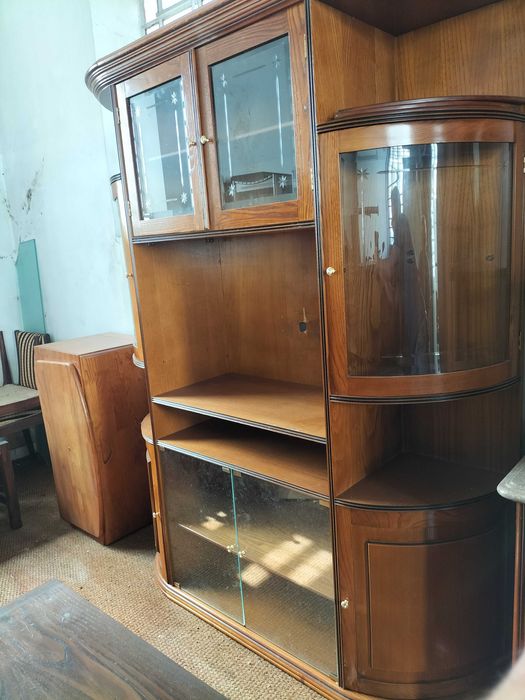 Estante em castanho para sala