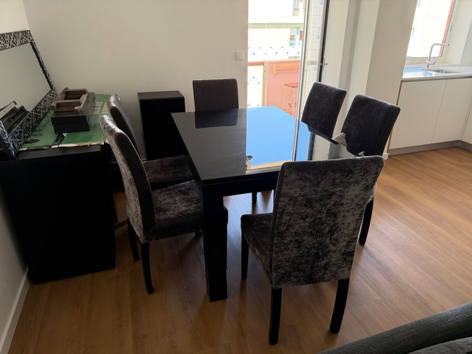 Sala completa, em madeira feita à medida + sofá-cama
