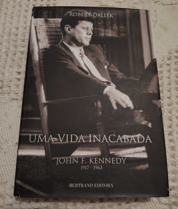 Livro "Uma vida inacabada - John F. Kennedy" de Robert Dallek