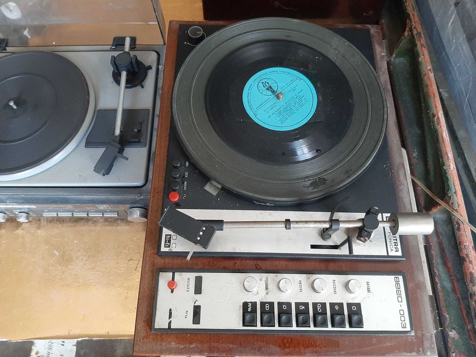 Радянські програвачи ретро