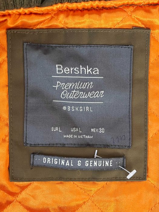 Чудовий Плащ жіночий Bershka