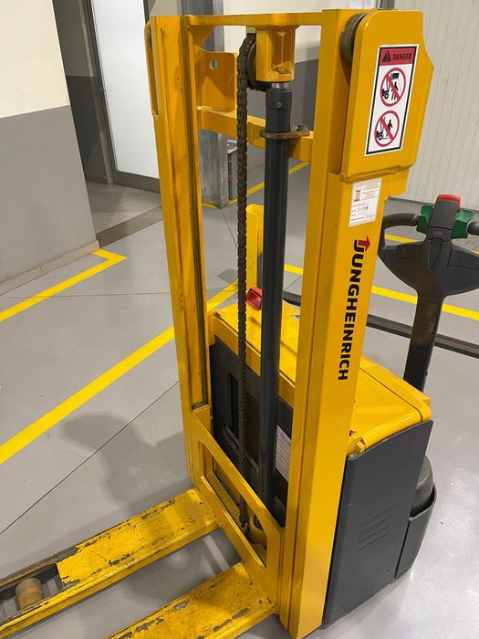 Empilhador elétrico jungheinrich
