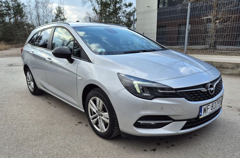Opel Astra Salon PL, Hak, Netto 31 630 PLN