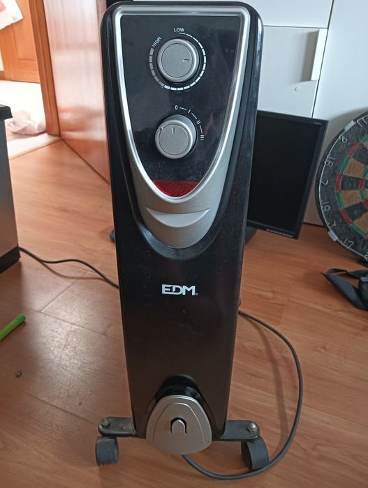 Radiador a Óleo EDM 1500W (8 Elementos) – Como Novo / Em Excelente Estado