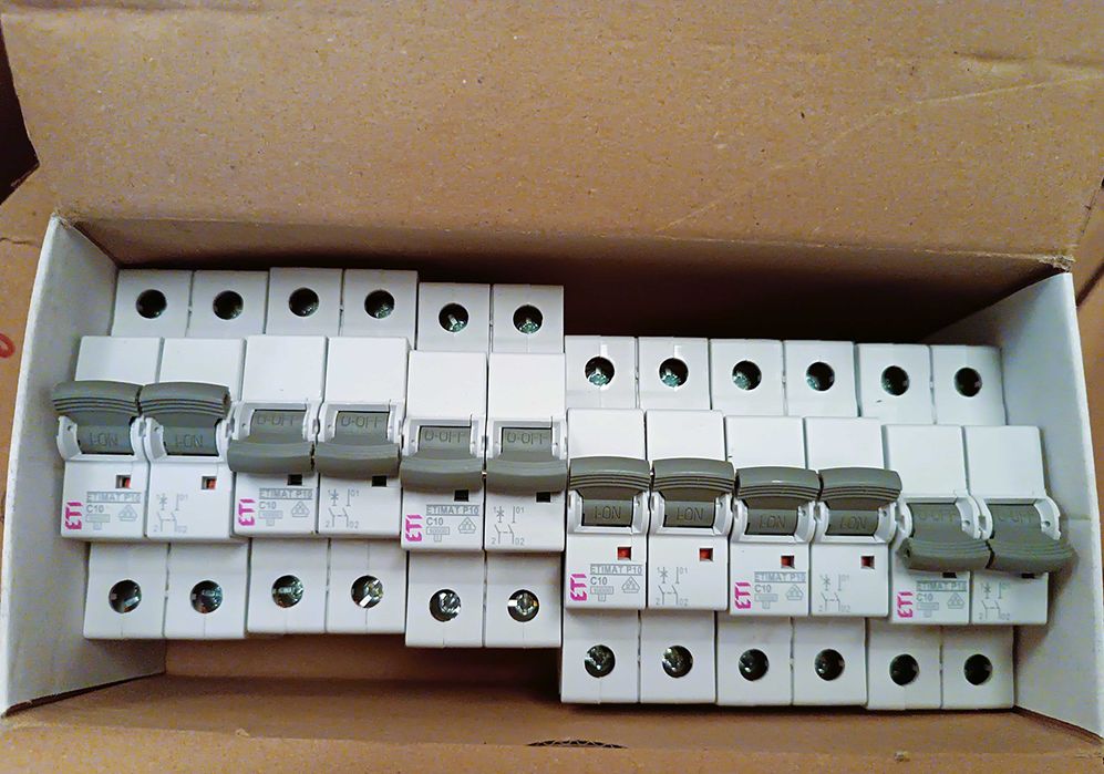 Disjuntor Diferencial ETIMAT P10 C10A 1p+N e ETIMAT P10 C32A 3p+N