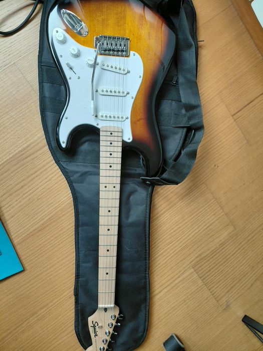 Guitarra e amplificador novo stratocaster