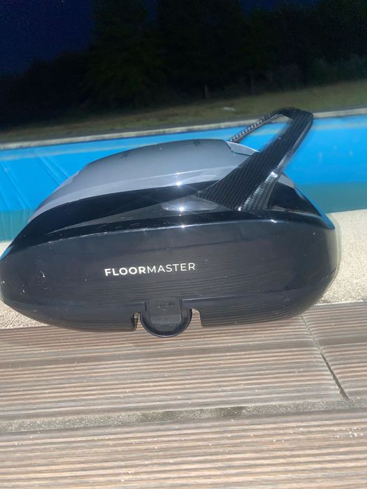 Robô limpar piscina