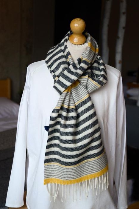 Шарф із ягнячої вовни в смужку від mcnutt of donegal