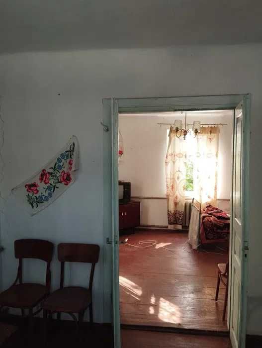 Будинок з ділянкою у с.Перевередів