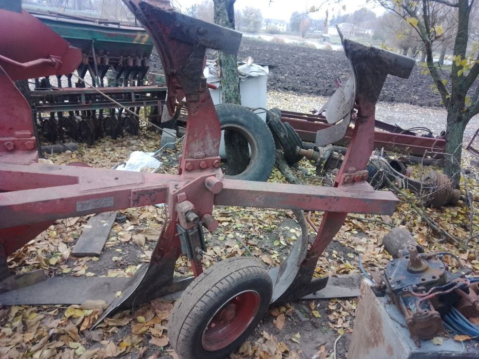 Плуг оборотний ПОА 3-35