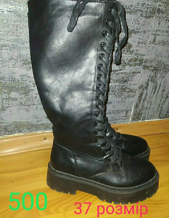 Чорні осінні чоботи