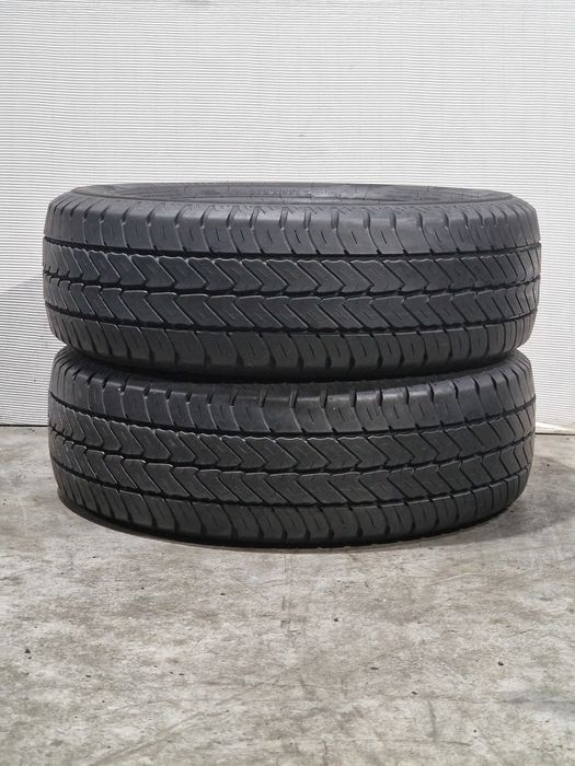 2 Pneus 215/60R17C DUNLOP Semi Novos