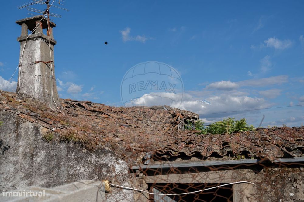 Moradia T3 para restauro em Mourão, Vila Flor!