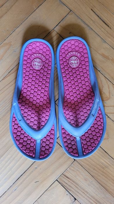 Шльопанці відмінної якості. Стан нових. Розмір 32